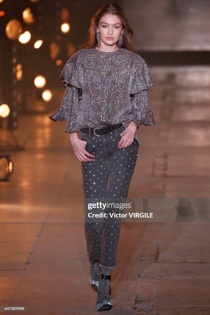 Isabel Marant : Runway - Paris Fashion Week Womenswear Fall/Winter 2017/2018