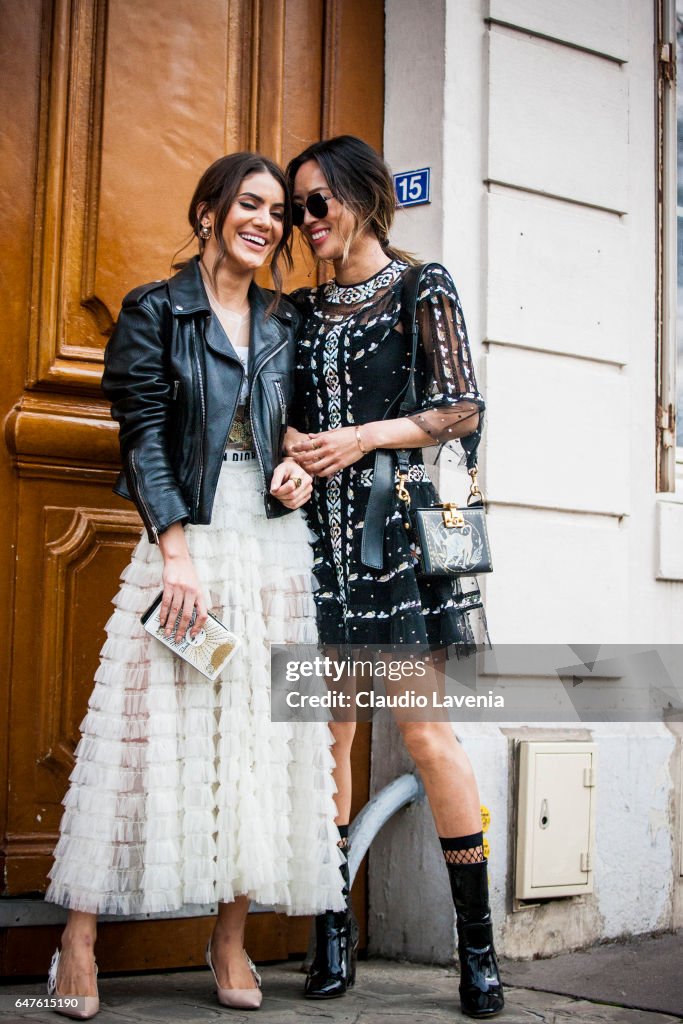 Street Style : Day Four- Paris Fashion Week Womenswear Fall/Winter 2017/2018