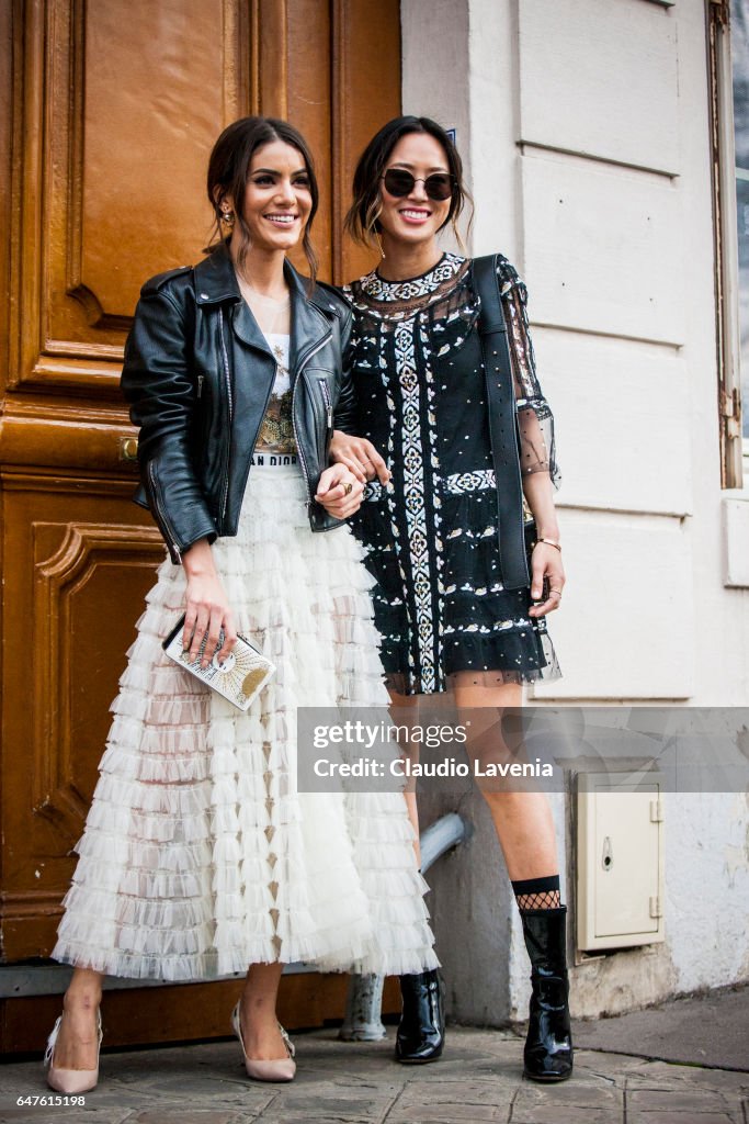 Street Style : Day Four- Paris Fashion Week Womenswear Fall/Winter 2017/2018