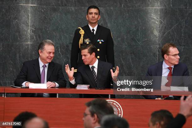 Enrique Pena Nieto, Mexico's president, center, speaks while Pedro Joaquin Coldwell, Mexico's energy minister, left, and Andrew Mackenzie, chief...