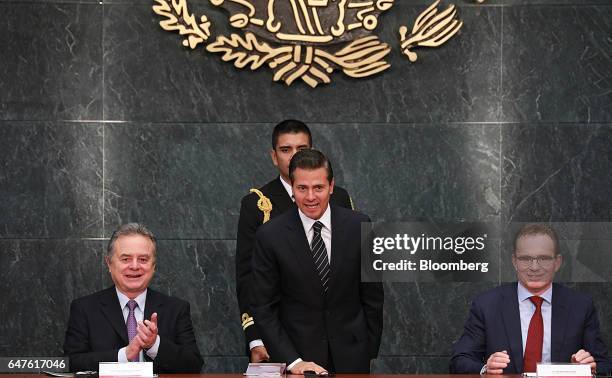 Enrique Pena Nieto, Mexico's president, center, speaks while Pedro Joaquin Coldwell, Mexico's energy minister, left, and Andrew Mackenzie, chief...