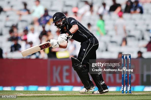 Dean Brownlie of New Zealand bats during game five of the One Day International series between New Zealand and South Africa at Eden Park on March 4,...