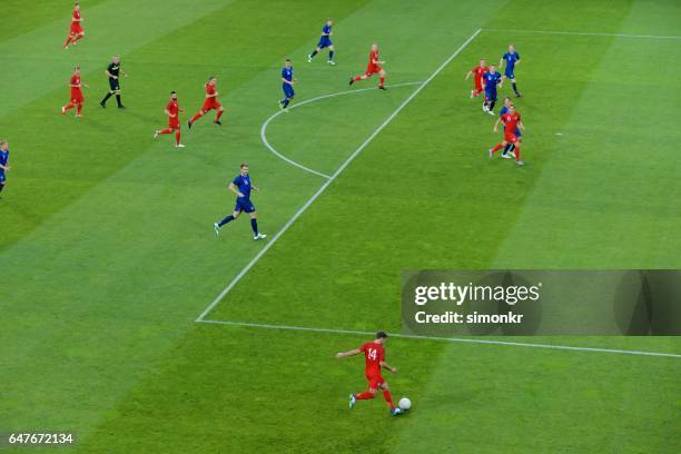 football players playing football - competition round imagens e fotografias de stock