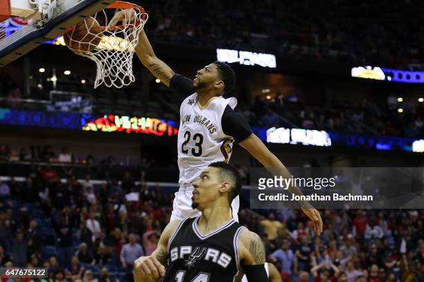 Anthony Davis of the New Orleans Pelicans dunks the ball against Danny Green of the San Antonio Spurs during the second half of a game at the...