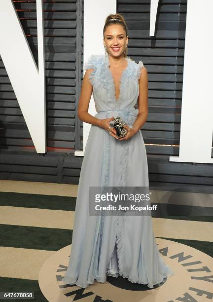 Actress Jessica Alba arrives at the 2017 Vanity Fair Oscar Party Hosted By Graydon Carter at Wallis Annenberg Center for the Performing Arts on...