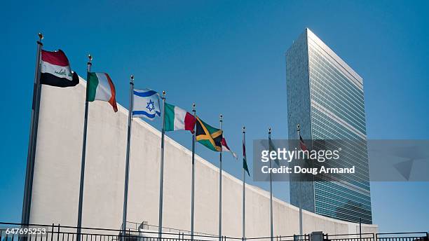 united nations building, new york, usa - verenigde naties stockfoto's en -beelden