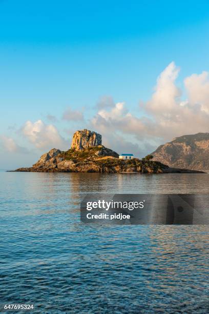 pequena ilha kastri perto de kos, grécia - dodecanese islands - fotografias e filmes do acervo