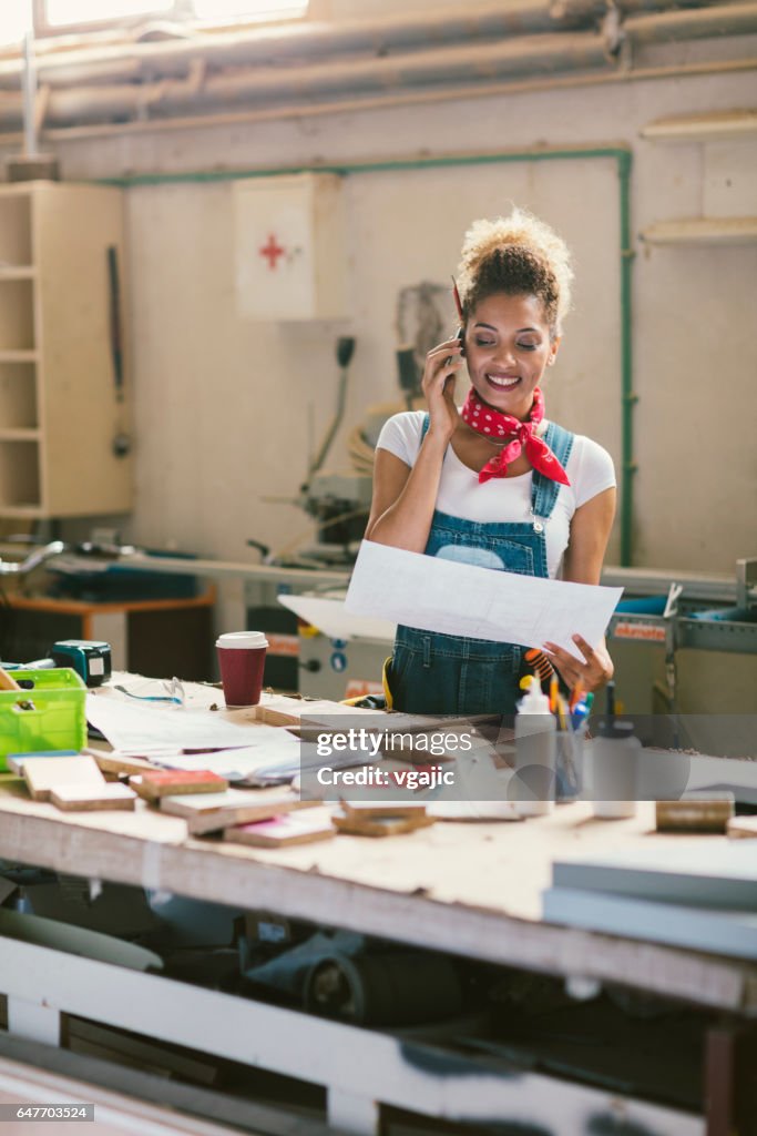 Latina Carpenter In haar atelier