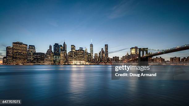 lower manhattan skyline at night, new york, usa - manhattan new york stock-fotos und bilder