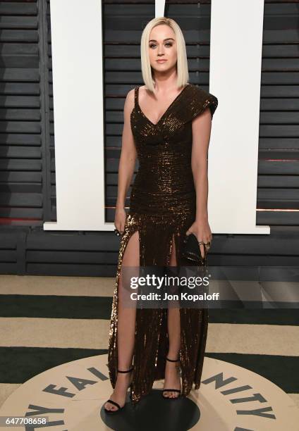 Singer Katy Perry arrives at the 2017 Vanity Fair Oscar Party Hosted By Graydon Carter at Wallis Annenberg Center for the Performing Arts on February...