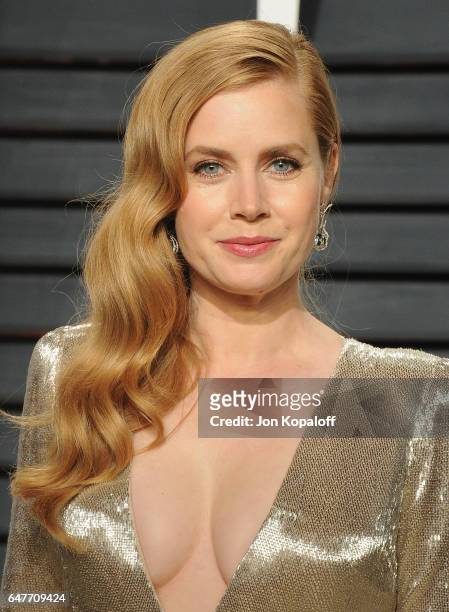 Actress Amy Adams arrives at the 2017 Vanity Fair Oscar Party Hosted By Graydon Carter at Wallis Annenberg Center for the Performing Arts on February...