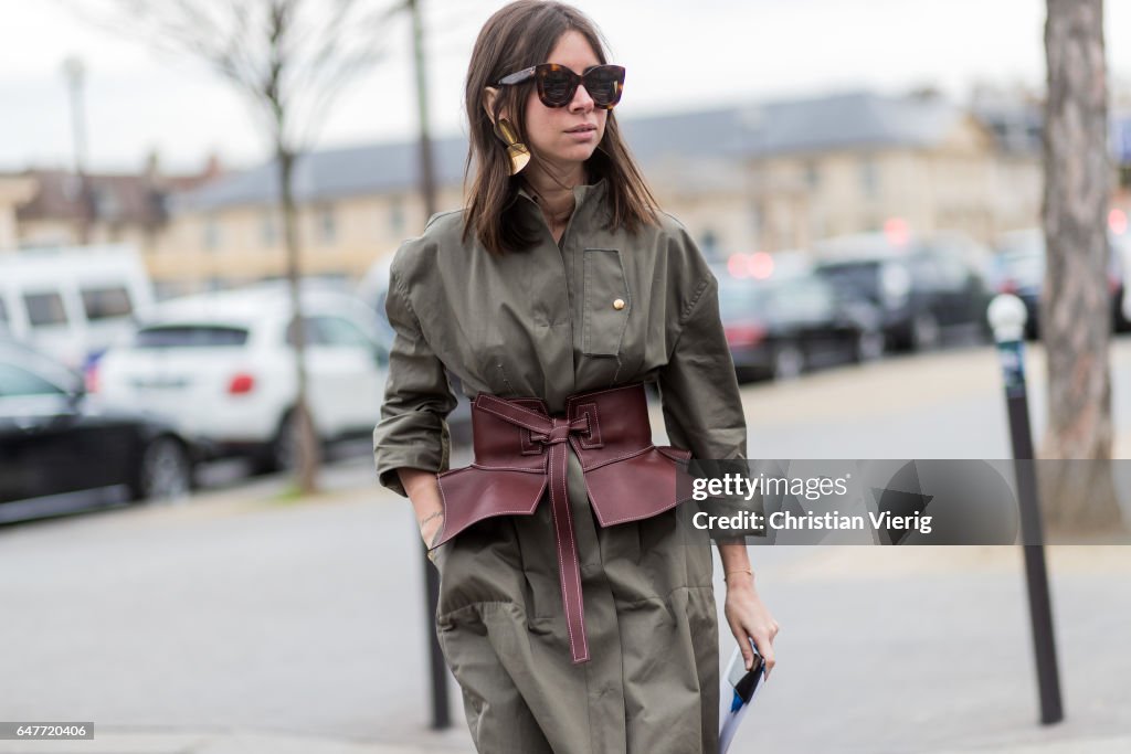 Street Style : Day Four- Paris Fashion Week Womenswear Fall/Winter 2017/2018