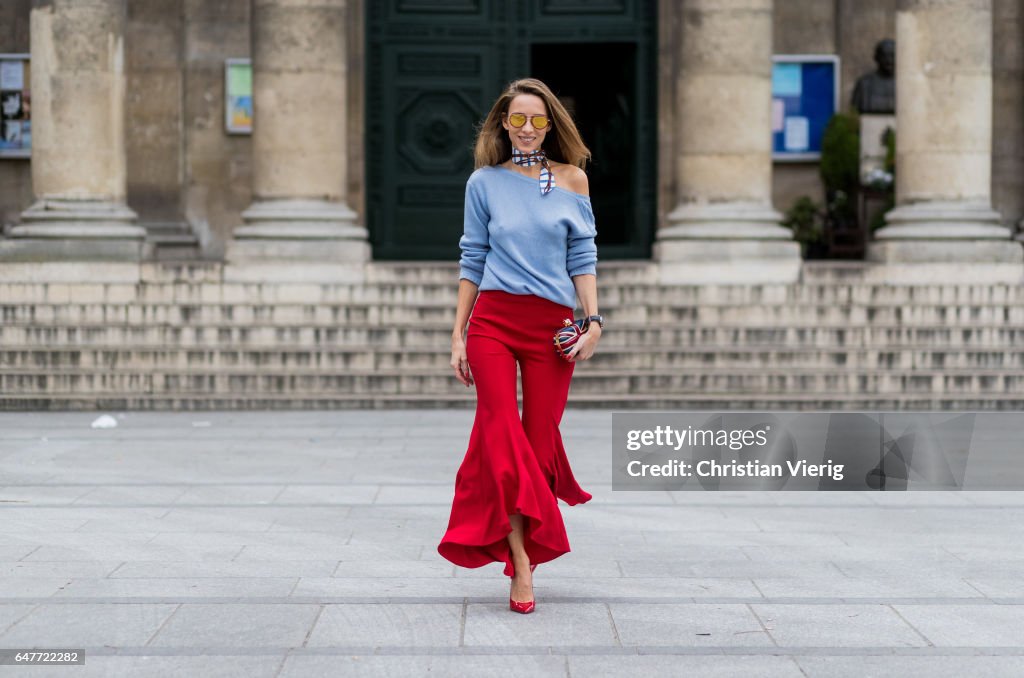 Street Style : Day Four- Paris Fashion Week Womenswear Fall/Winter 2017/2018