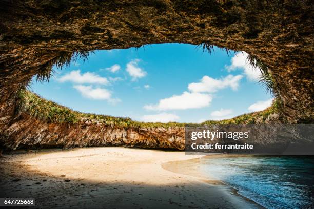 the hidden beach marietas islands puerto vallarta - arco natural imagens e fotografias de stock