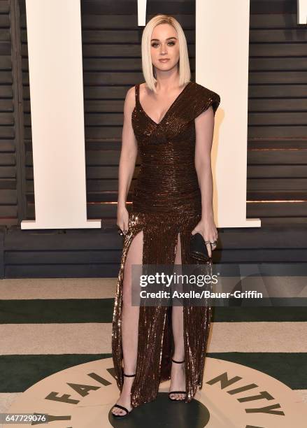 Singer Katy Perry arrives at the 2017 Vanity Fair Oscar Party Hosted By Graydon Carter at Wallis Annenberg Center for the Performing Arts on February...