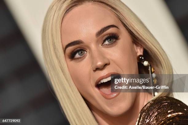 Singer Katy Perry arrives at the 2017 Vanity Fair Oscar Party Hosted By Graydon Carter at Wallis Annenberg Center for the Performing Arts on February...