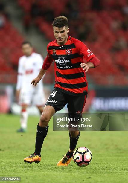 Terry Antonis of the Wanderers looks upfield during the round 22 A-League match between the Western Sydney Wanderers and Adelaide United at Spotless...