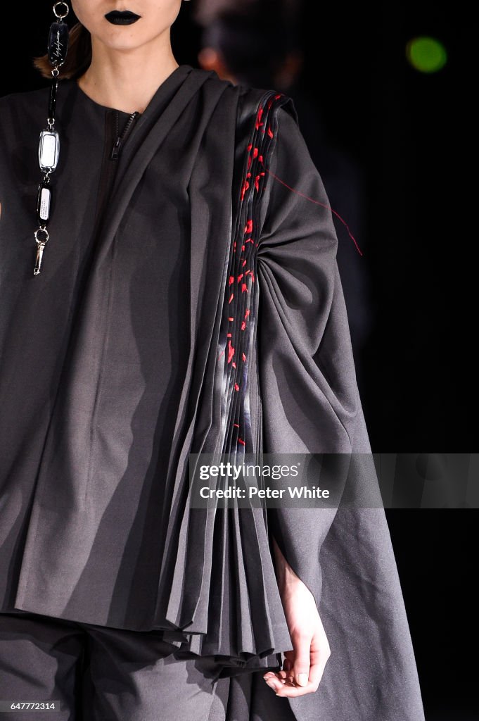 Yohji Yamamoto: Runway - Paris Fashion Week Womenswear Fall/Winter 2017/2018