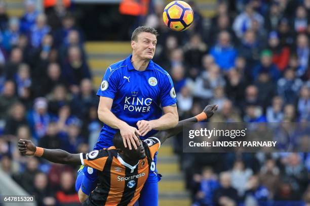 Hull City's Senegalese striker Oumar Niasse vies with Leicester City's German defender Robert Huth during the English Premier League football match...