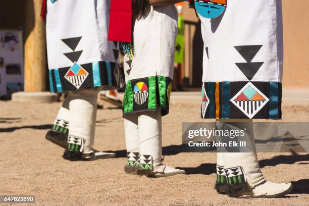 zuni dancers in traditional dress - anasazi stockfoto's en -beelden