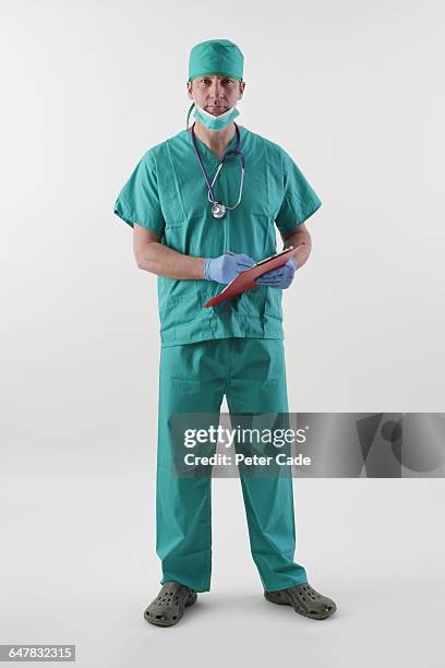 surgeon - doctor full length stock pictures, royalty-free photos & images