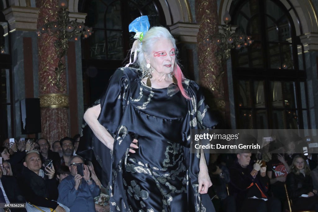 Vivienne Westwood : Runway - Paris Fashion Week Womenswear Fall/Winter 2017/2018