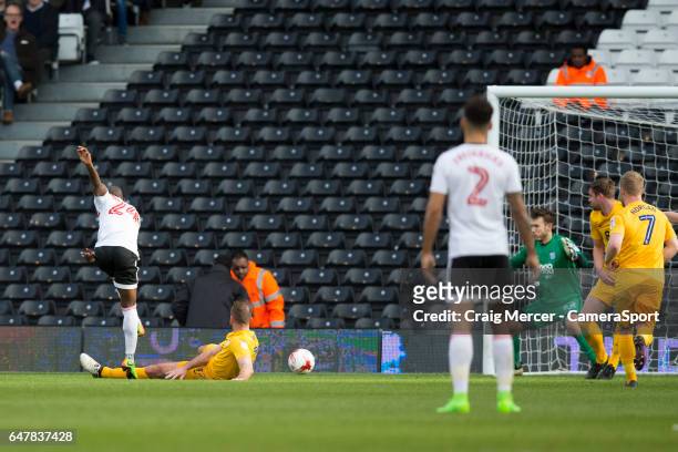 Fulham's Sone Aluko scores the opening goal during the Sky Bet Championship match between Fulham and Preston North End at Craven Cottage on March 4,...