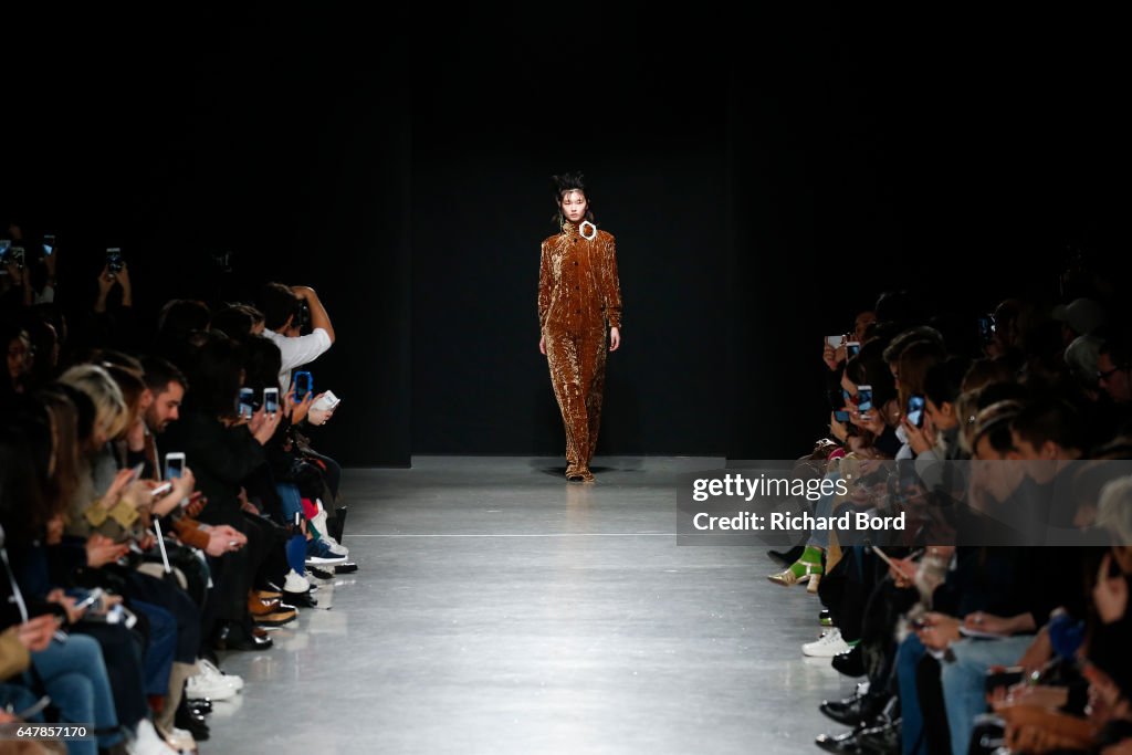 Veronique Leroy : Runway - Paris Fashion Week Womenswear Fall/Winter 2017/2018