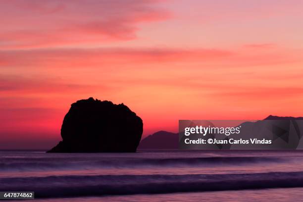 roca bruja, naranjo beach - bruja stockfoto's en -beelden