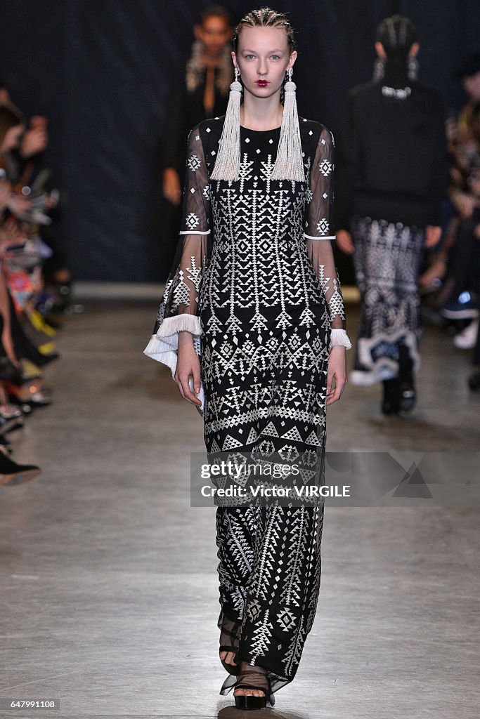 Andrew GN : Runway - Paris Fashion Week Womenswear Fall/Winter 2017/2018