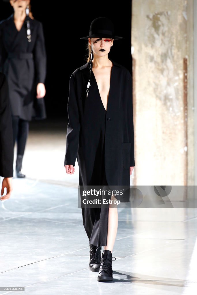 Yohji Yamamoto: Runway - Paris Fashion Week Womenswear Fall/Winter 2017/2018