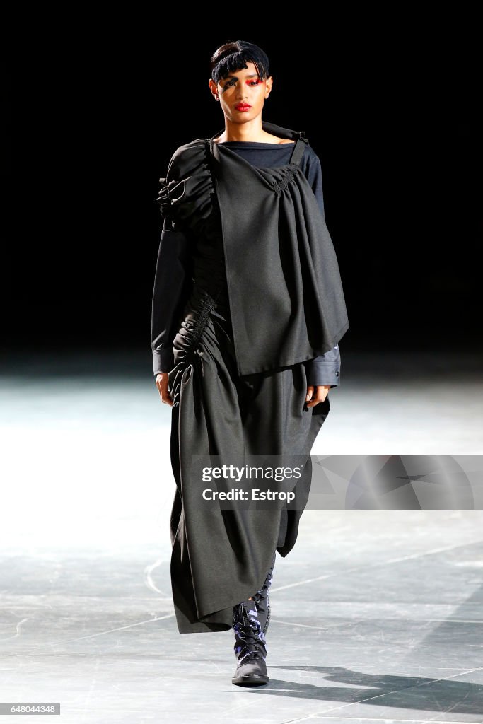 Yohji Yamamoto: Runway - Paris Fashion Week Womenswear Fall/Winter 2017/2018