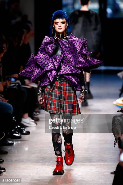 Junya Watanabe: Runway - Paris Fashion Week Womenswear Fall/Winter 2017/2018 Junya Watanabe: Runway - Paris Fashion Week Womenswear Fall/Winter 2017/2018