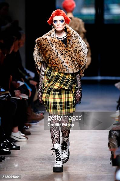 Junya Watanabe: Runway - Paris Fashion Week Womenswear Fall/Winter 2017/2018 Junya Watanabe: Runway - Paris Fashion Week Womenswear Fall/Winter 2017/2018