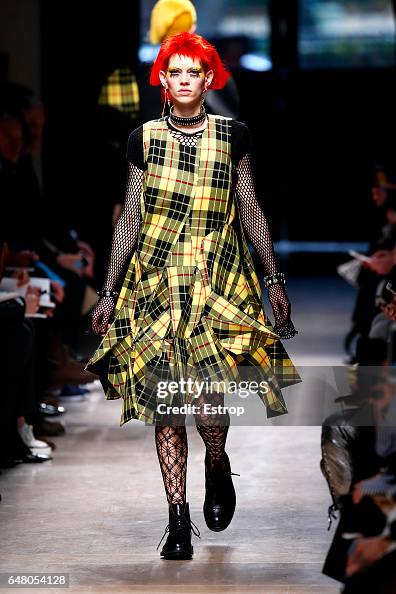 Junya Watanabe: Runway - Paris Fashion Week Womenswear Fall/Winter 2017/2018 Junya Watanabe: Runway - Paris Fashion Week Womenswear Fall/Winter 2017/2018