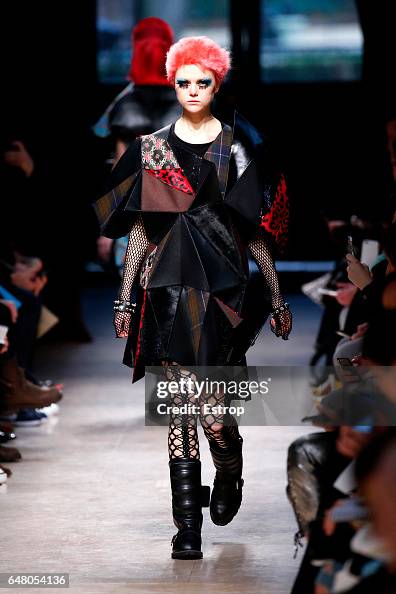 Junya Watanabe: Runway - Paris Fashion Week Womenswear Fall/Winter 2017/2018 Junya Watanabe: Runway - Paris Fashion Week Womenswear Fall/Winter 2017/2018