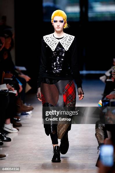 Junya Watanabe: Runway - Paris Fashion Week Womenswear Fall/Winter 2017/2018 Junya Watanabe: Runway - Paris Fashion Week Womenswear Fall/Winter 2017/2018