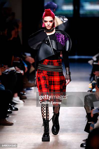 Junya Watanabe: Runway - Paris Fashion Week Womenswear Fall/Winter 2017/2018 Junya Watanabe: Runway - Paris Fashion Week Womenswear Fall/Winter 2017/2018
