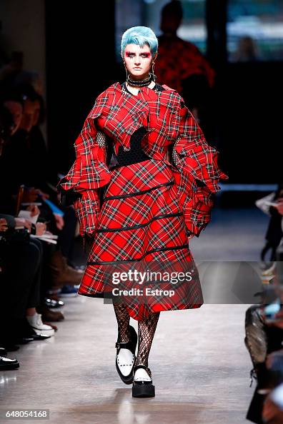 Junya Watanabe: Runway - Paris Fashion Week Womenswear Fall/Winter 2017/2018 Junya Watanabe: Runway - Paris Fashion Week Womenswear Fall/Winter 2017/2018