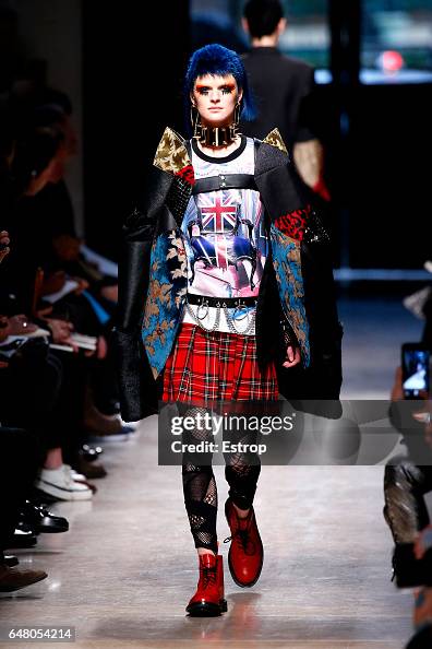 Junya Watanabe: Runway - Paris Fashion Week Womenswear Fall/Winter 2017/2018 Junya Watanabe: Runway - Paris Fashion Week Womenswear Fall/Winter 2017/2018