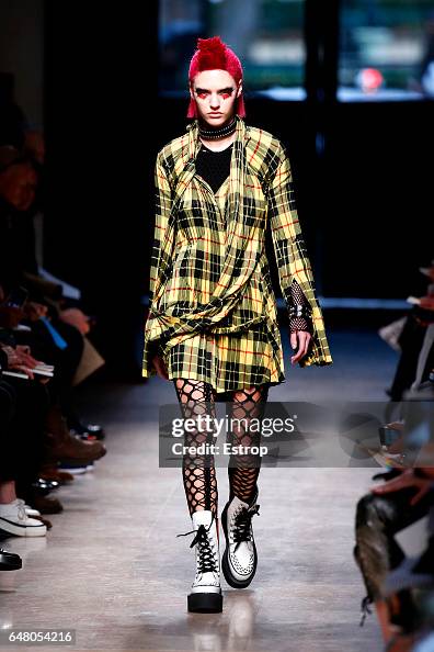 Junya Watanabe: Runway - Paris Fashion Week Womenswear Fall/Winter 2017/2018 Junya Watanabe: Runway - Paris Fashion Week Womenswear Fall/Winter 2017/2018