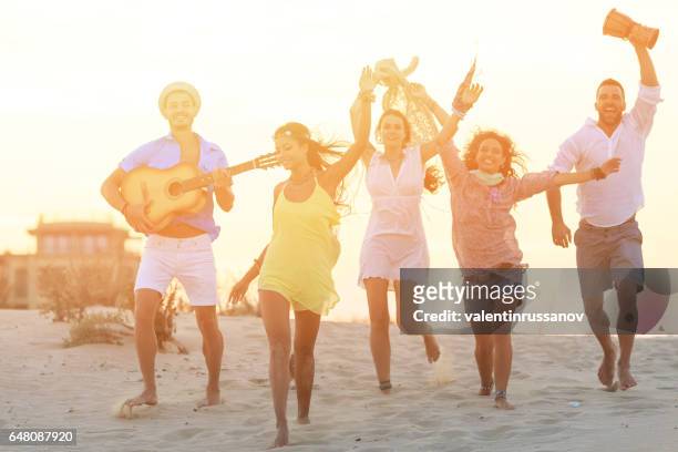 friends dancing on beach - lens flare young people dancing on beach stock pictures, royalty-free photos & images