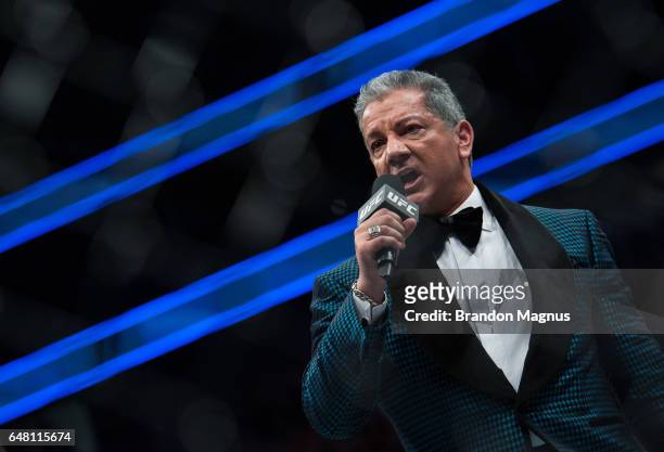 Announcer Bruce Buffer introduces Stephen Thompson during the UFC 209 event at T-Mobile arena on March 4, 2017 in Las Vegas, Nevada.
