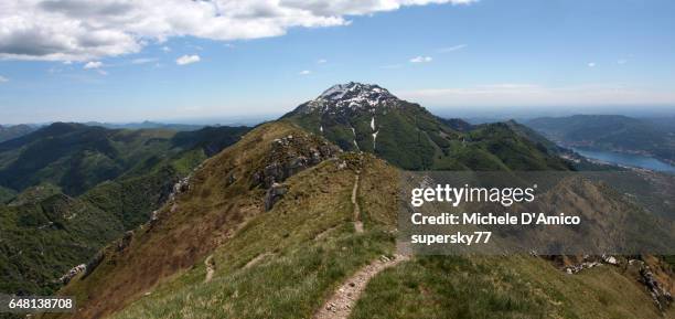 on the summit ridge in the italian alps - supersky77 2014 foto e immagini stock