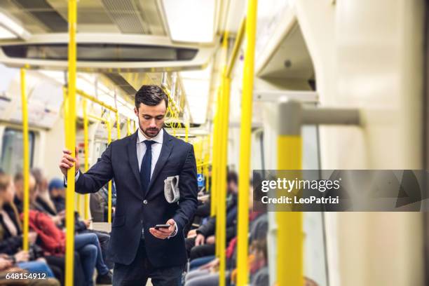 外出先で - ビジネス ロンドンで朝の通勤 - people using public transport ストックフォトと画像