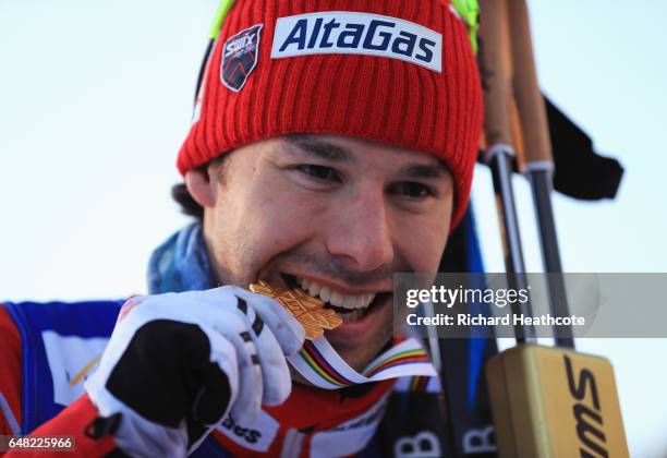 Alex Harvey of Canada celebrates winning the gold medal in the Men's Cross Country Mass Start during the flower ceromeny during the FIS Nordic World...