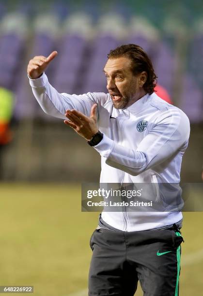 Head coach Thomas Doll of Ferencvarosi TC instructs his players during the Hungarian OTP Bank Liga match between Ujpest FC and Ferencvarosi TC at...