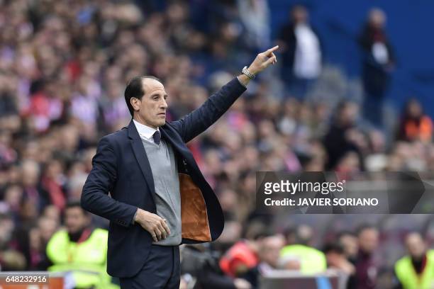 Valencia's coach Voro Gonzalez gestures during the Spanish league football match Club Atletico de Madrid vs Valencia CF at the Vicente Calderon...
