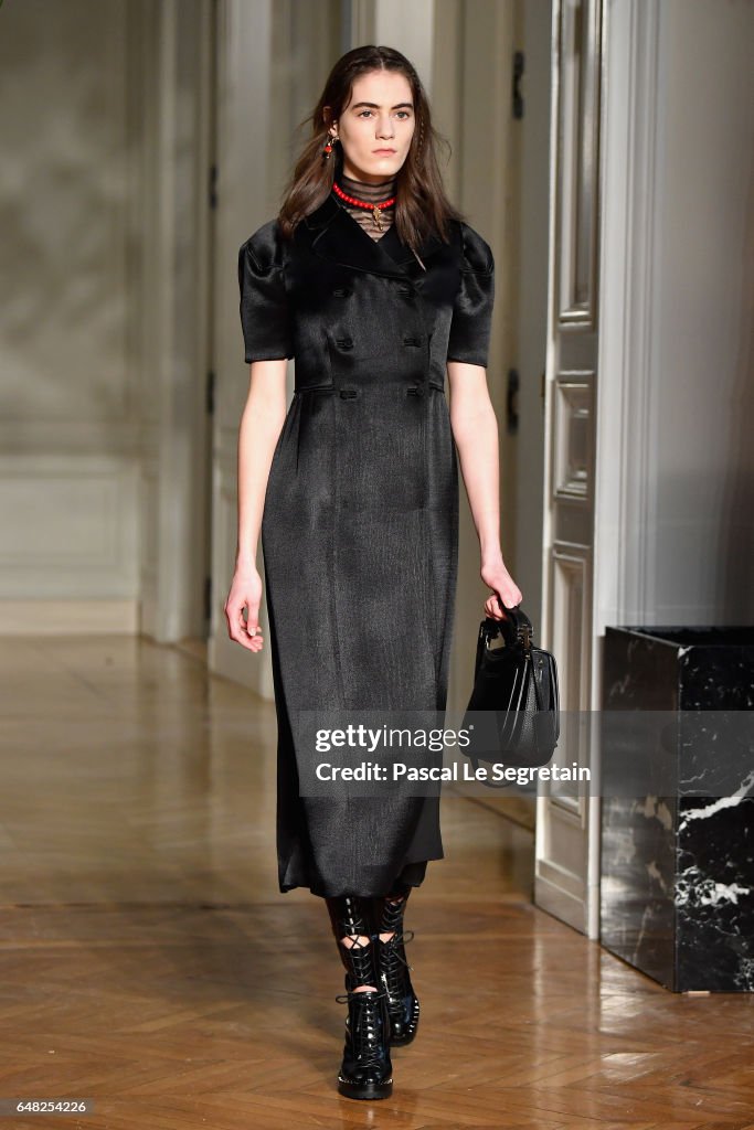 Valentino: Runway - Paris Fashion Week Womenswear Fall/Winter 2017/2018