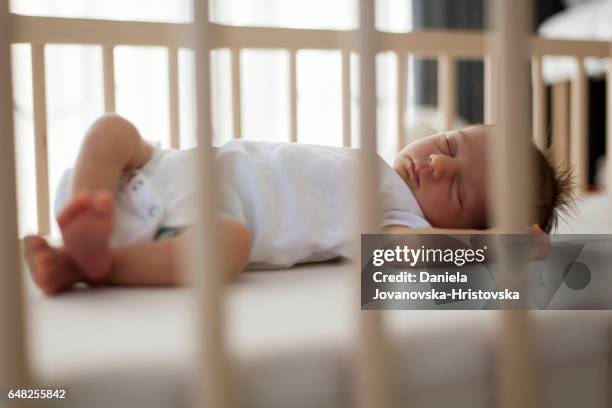 baby schlafen  - baby sleep stock-fotos und bilder